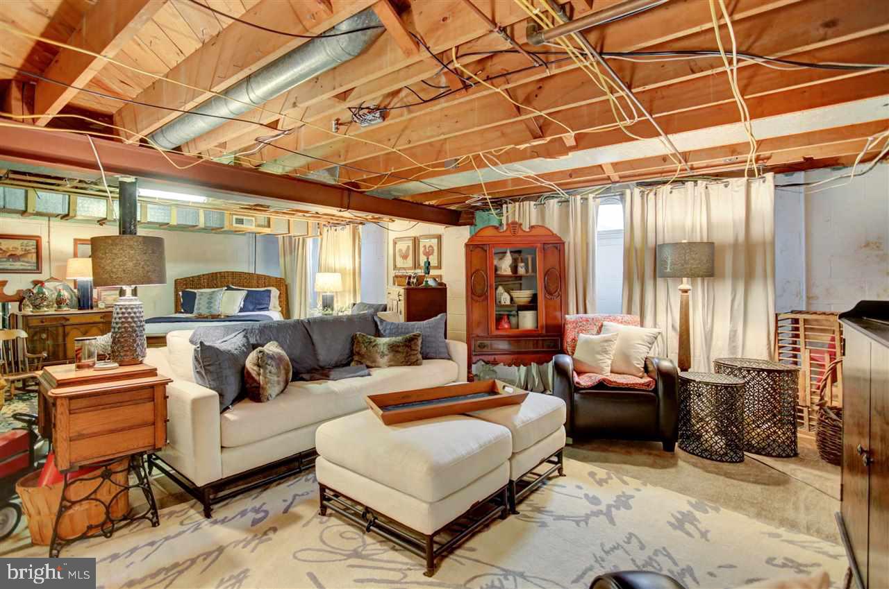 COLONIAL GARDENS - Residential