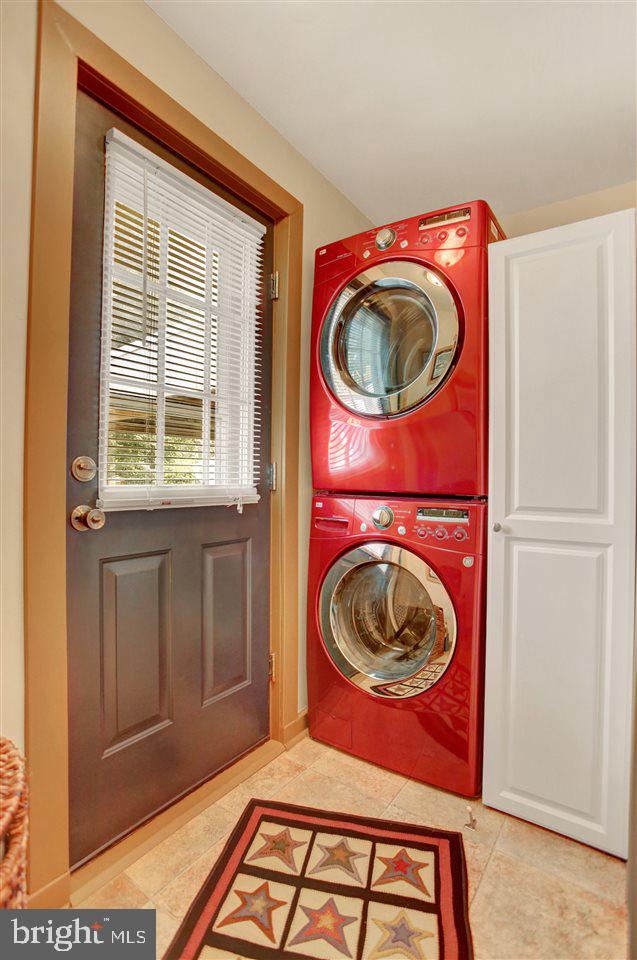 COLONIAL GARDENS - Residential