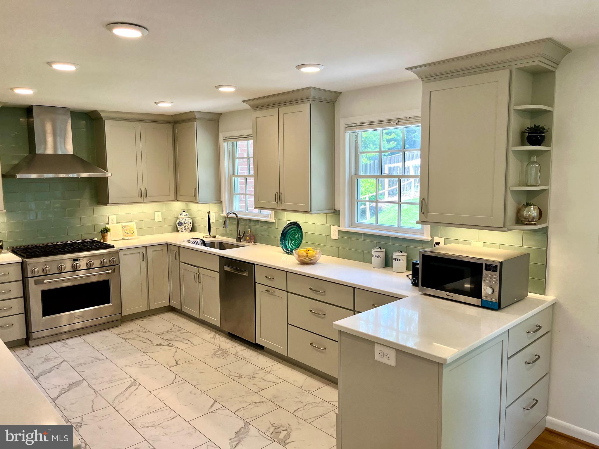 BRADLEY HILLS - Residential