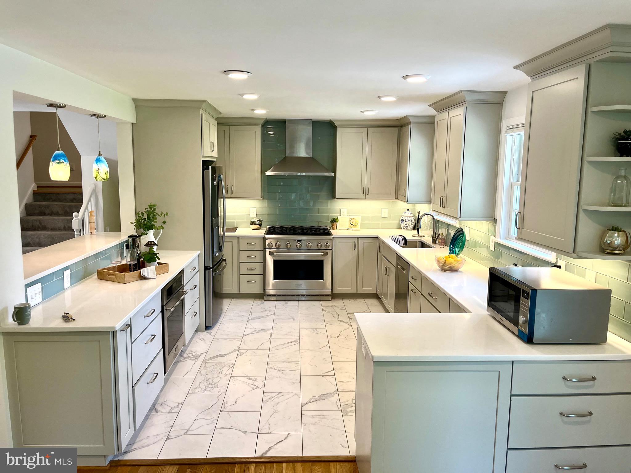 BRADLEY HILLS - Residential