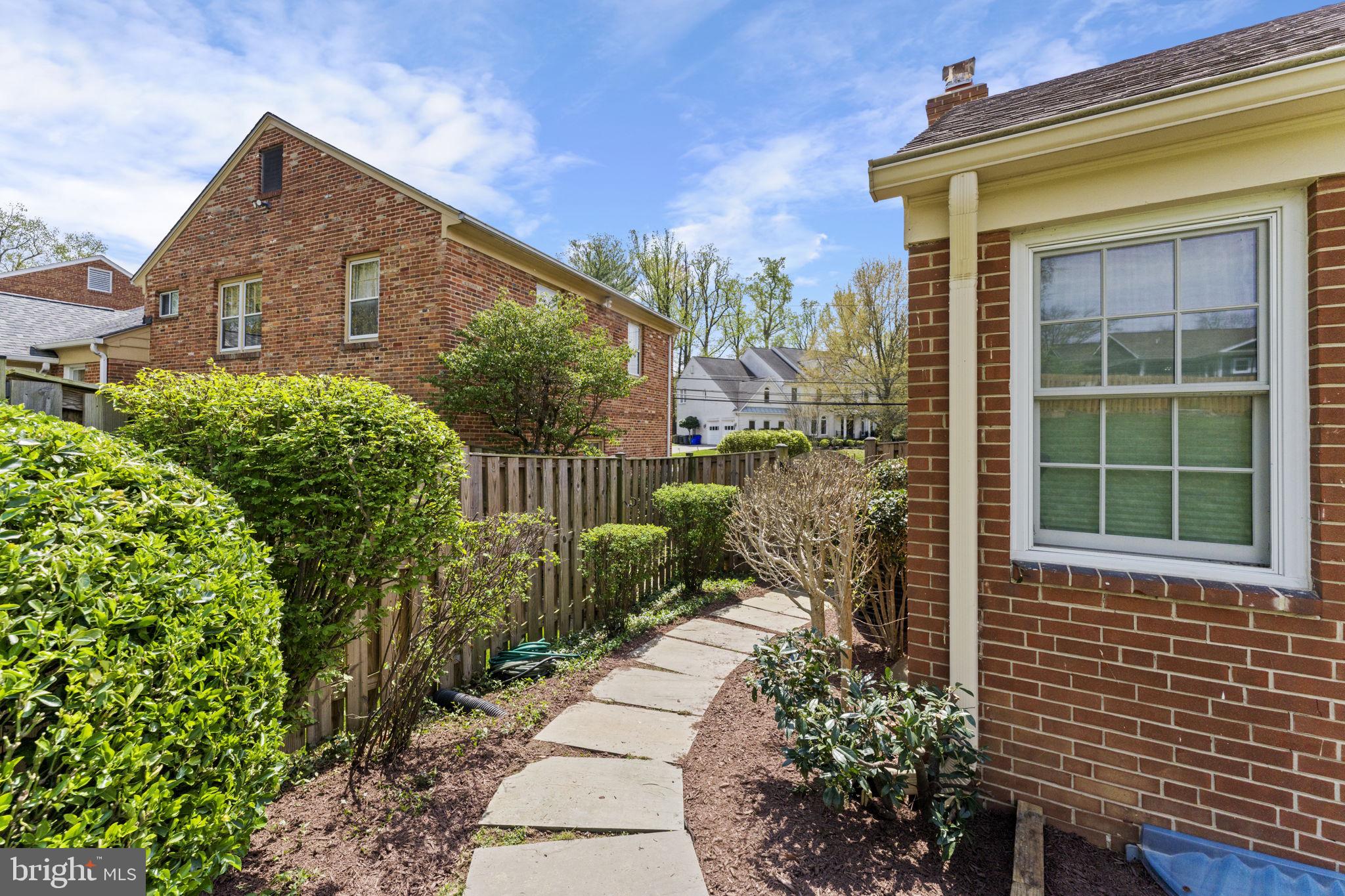 BRADLEY HILLS - Residential