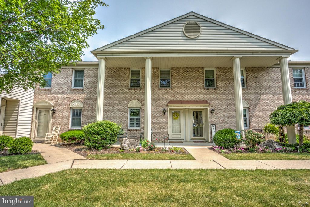 Photo of 21 ASHLEA VLG, NEW HOLLAND, PA 17557 (MLS # PALA2036412)