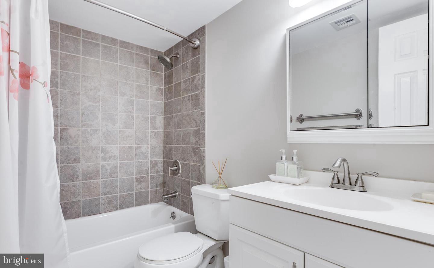 HAWTHORNE VILLAGE - Residential Lease