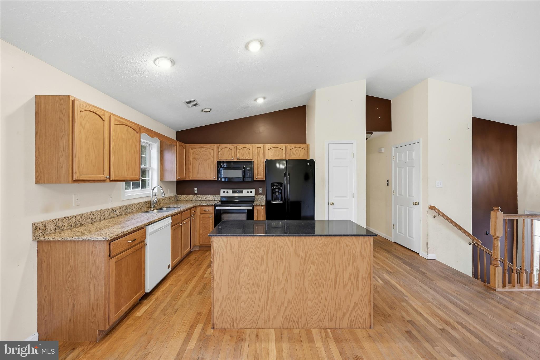 CAMERON ACRES - Residential