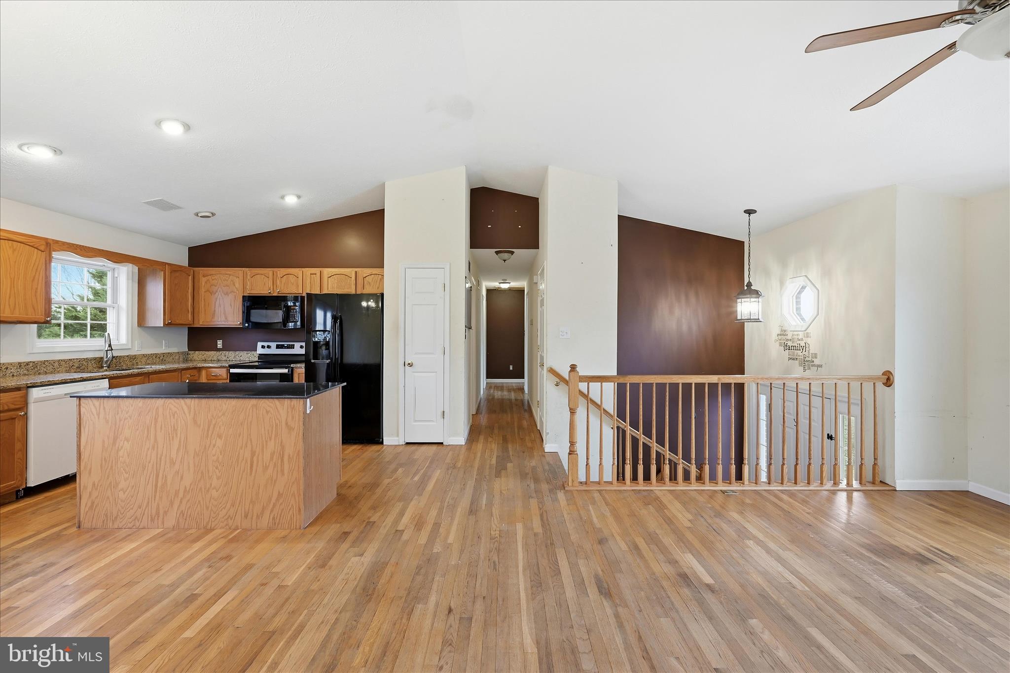 CAMERON ACRES - Residential