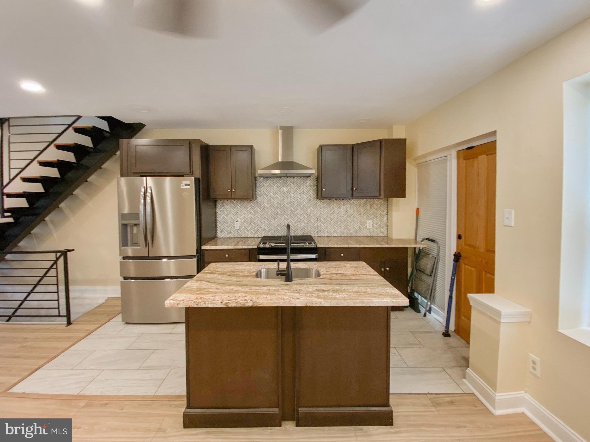 555 E MAYLAND STREET