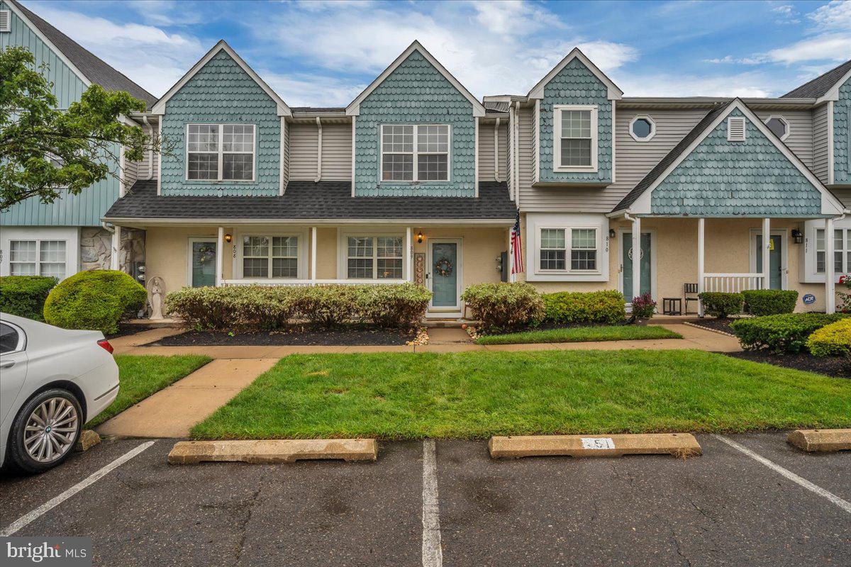 809 DARRETT COURT