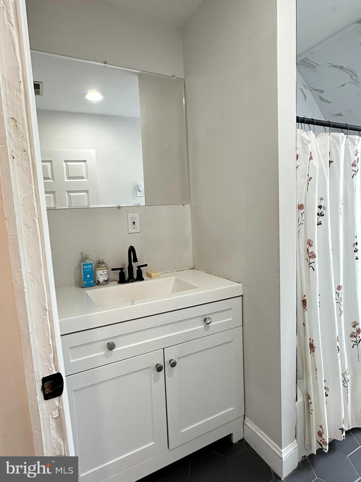 UNIVERSITY CITY - Residential Lease