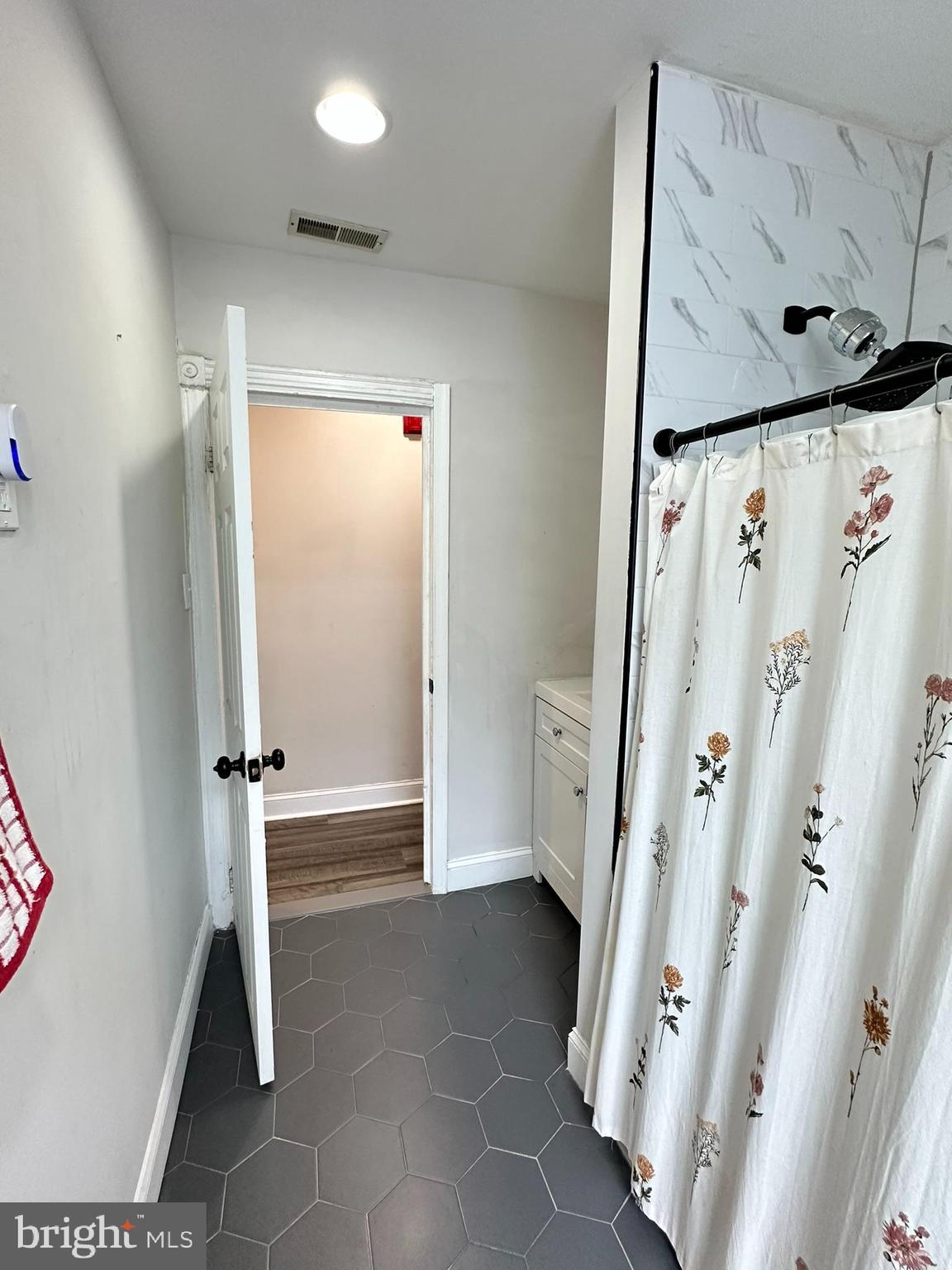 UNIVERSITY CITY - Residential Lease