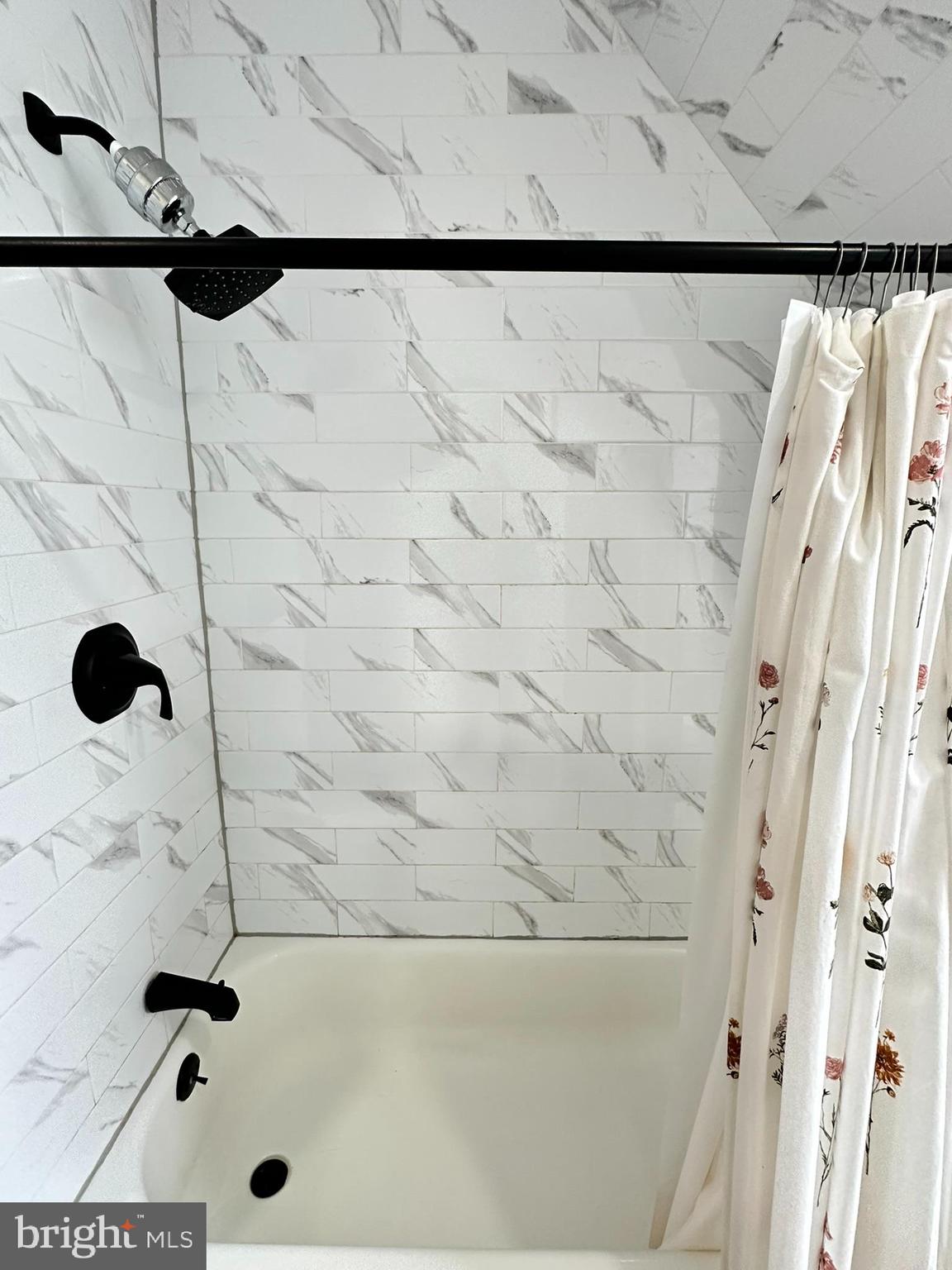 UNIVERSITY CITY - Residential Lease