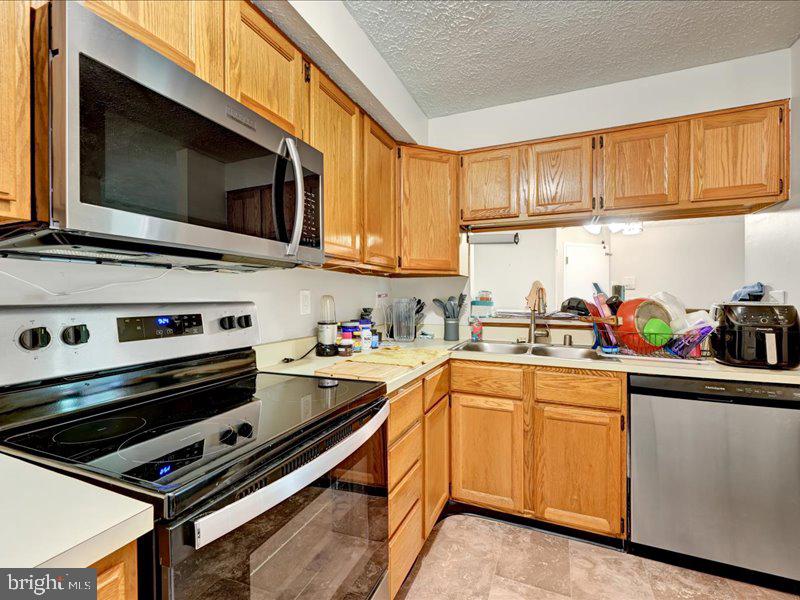 LAUREL WOODS - Residential