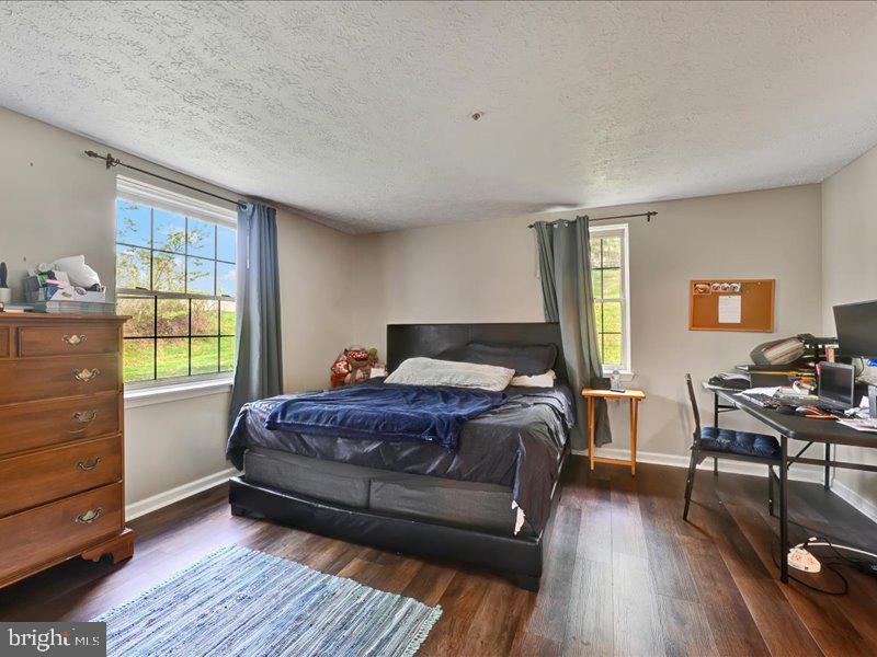 LAUREL WOODS - Residential