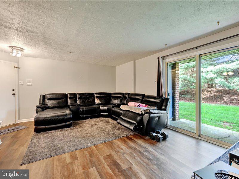 LAUREL WOODS - Residential