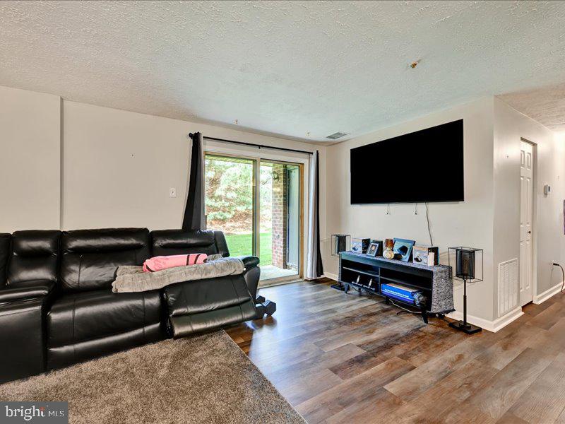 LAUREL WOODS - Residential