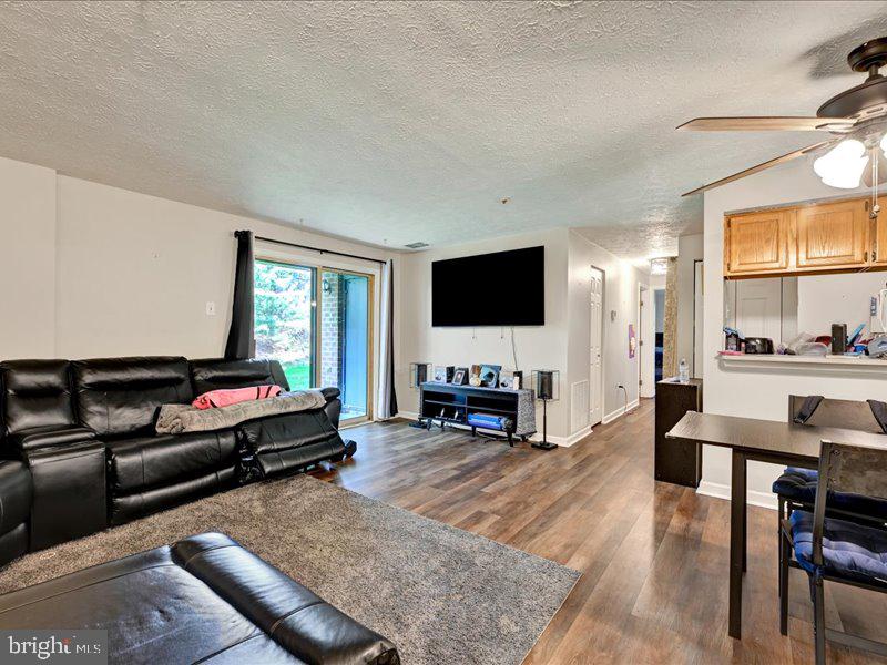 LAUREL WOODS - Residential