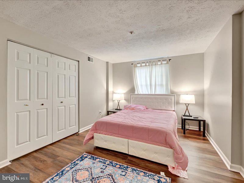 LAUREL WOODS - Residential