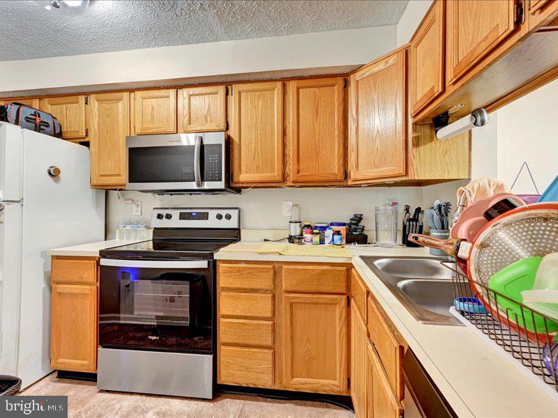 LAUREL WOODS - Residential