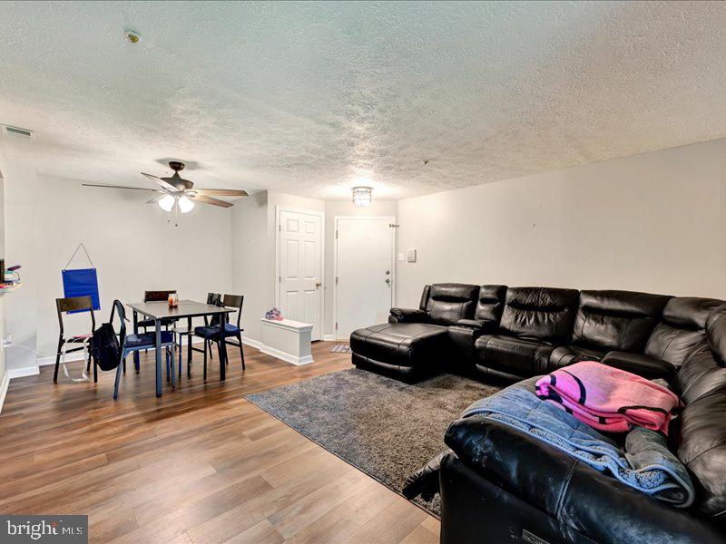 LAUREL WOODS - Residential