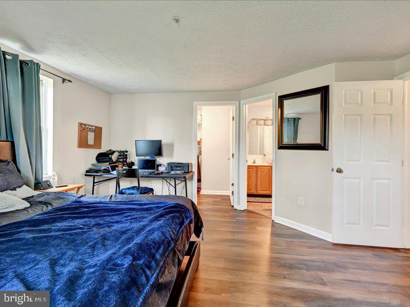 LAUREL WOODS - Residential