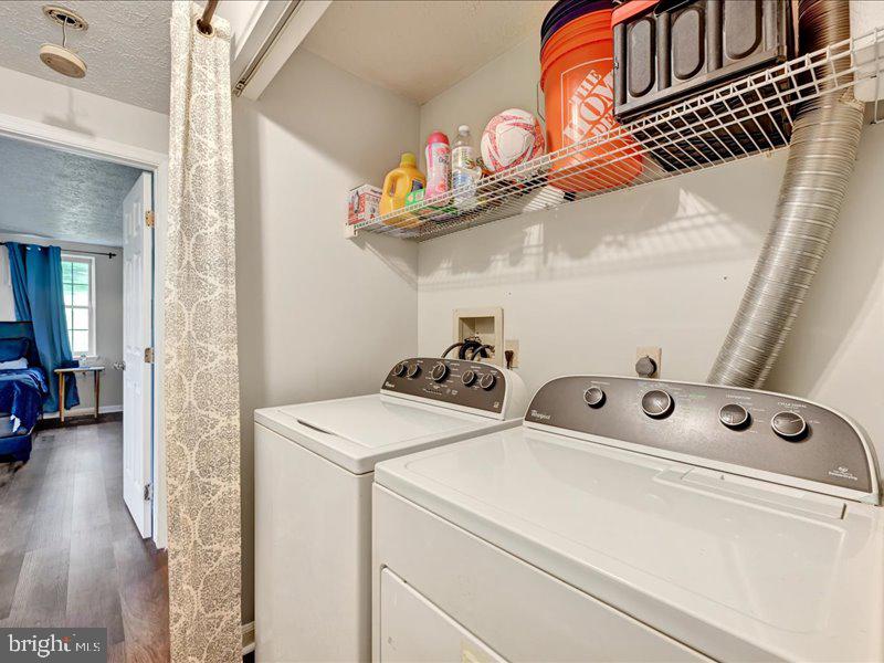 LAUREL WOODS - Residential