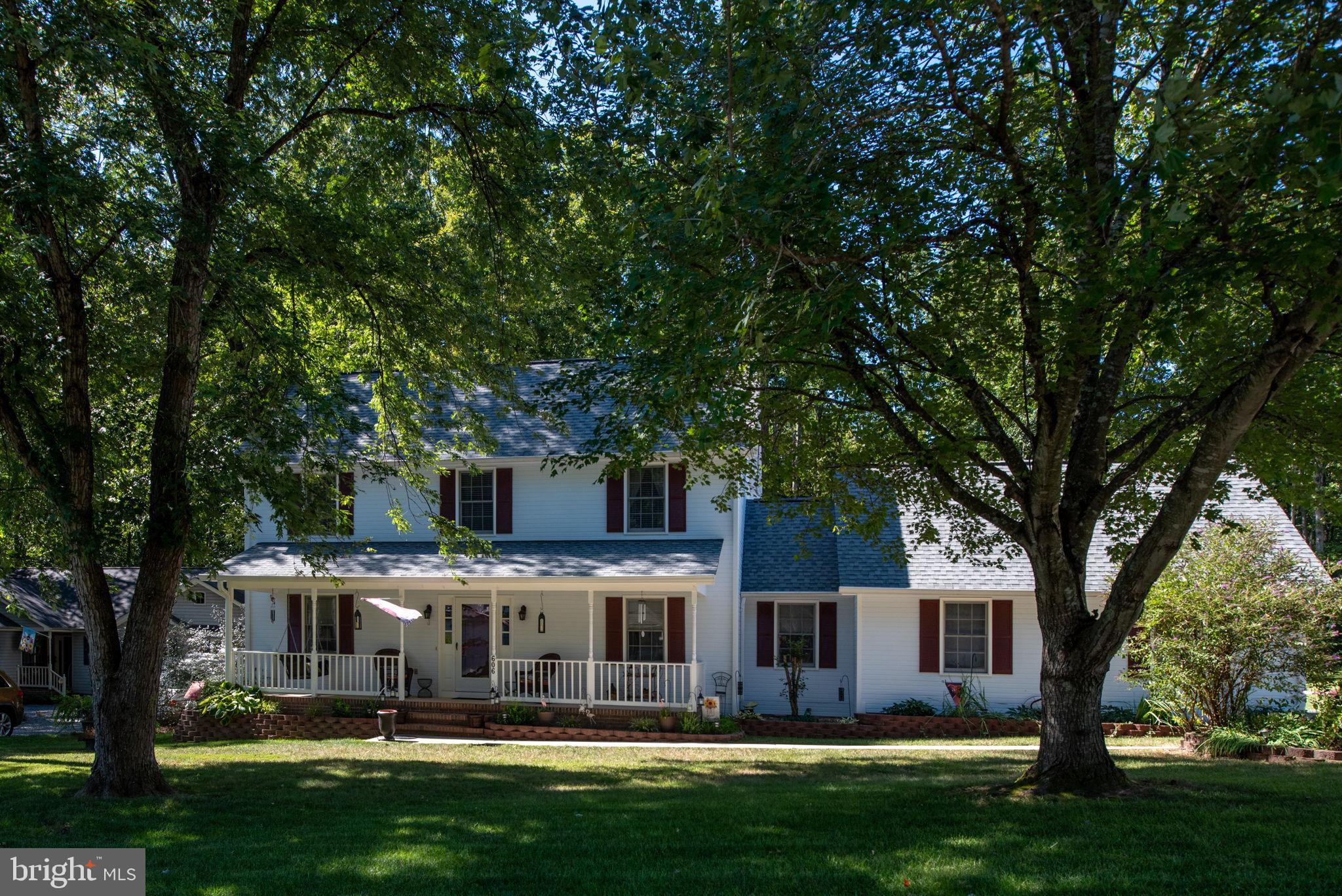 606 STONEWALL LANE