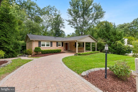 Photo of 6634 Reynard Drive, SPRINGFIELD, VA 22152 (MLS # VAFX2337146)