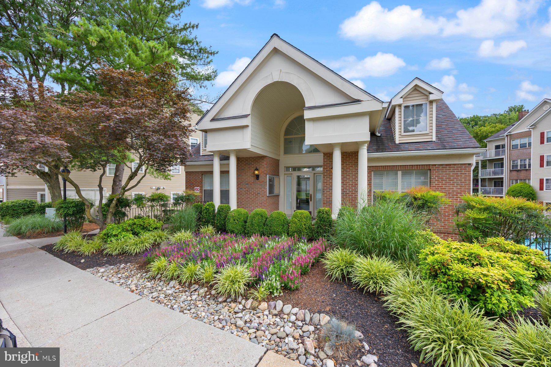 FALLS GABLE - Residential