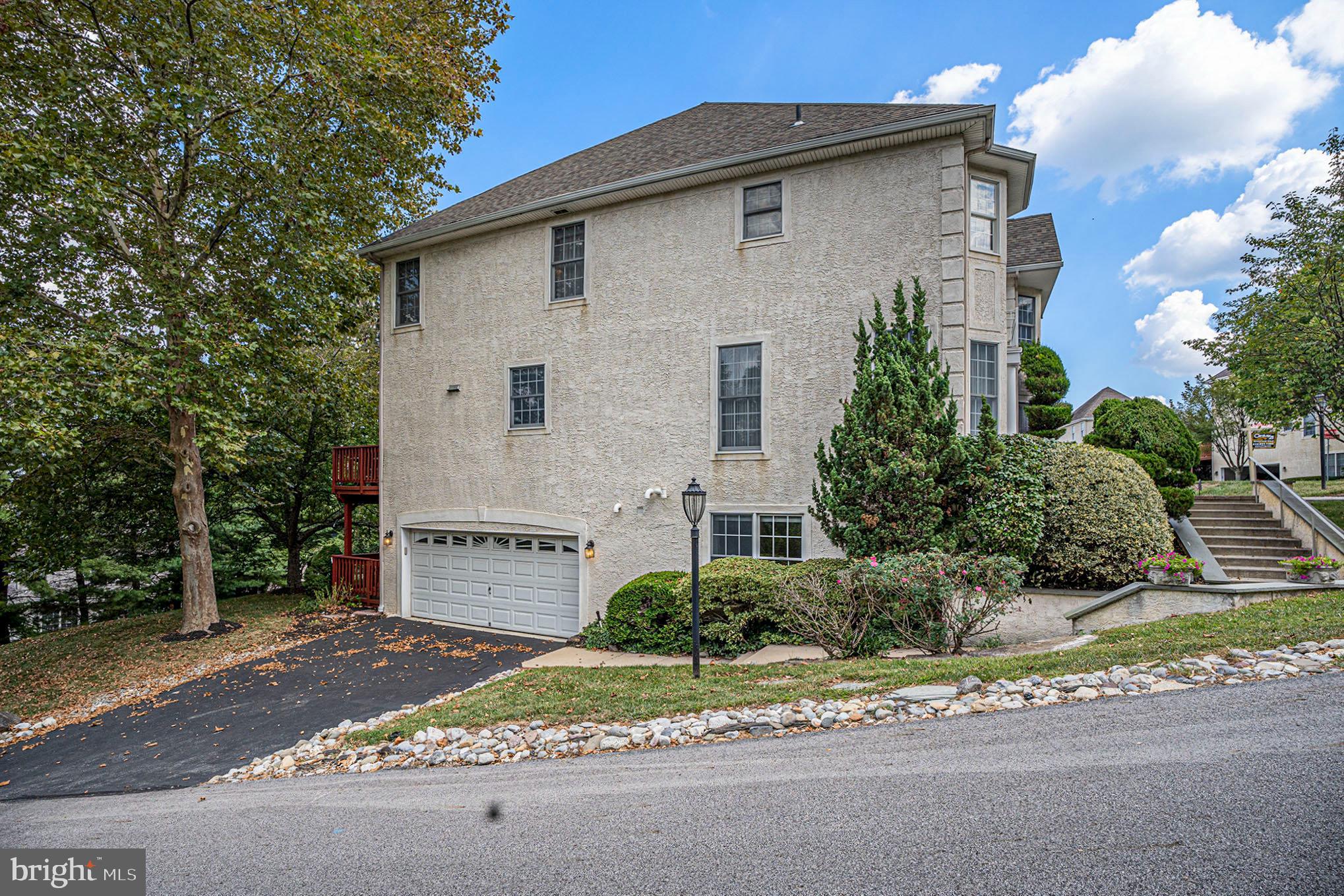 MERION HILL - Residential