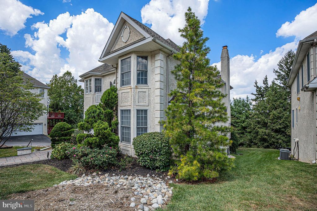 Photo of 1018 Riverview Lane, CONSHOHOCKEN, PA 19428 (MLS # PAMC2154038)