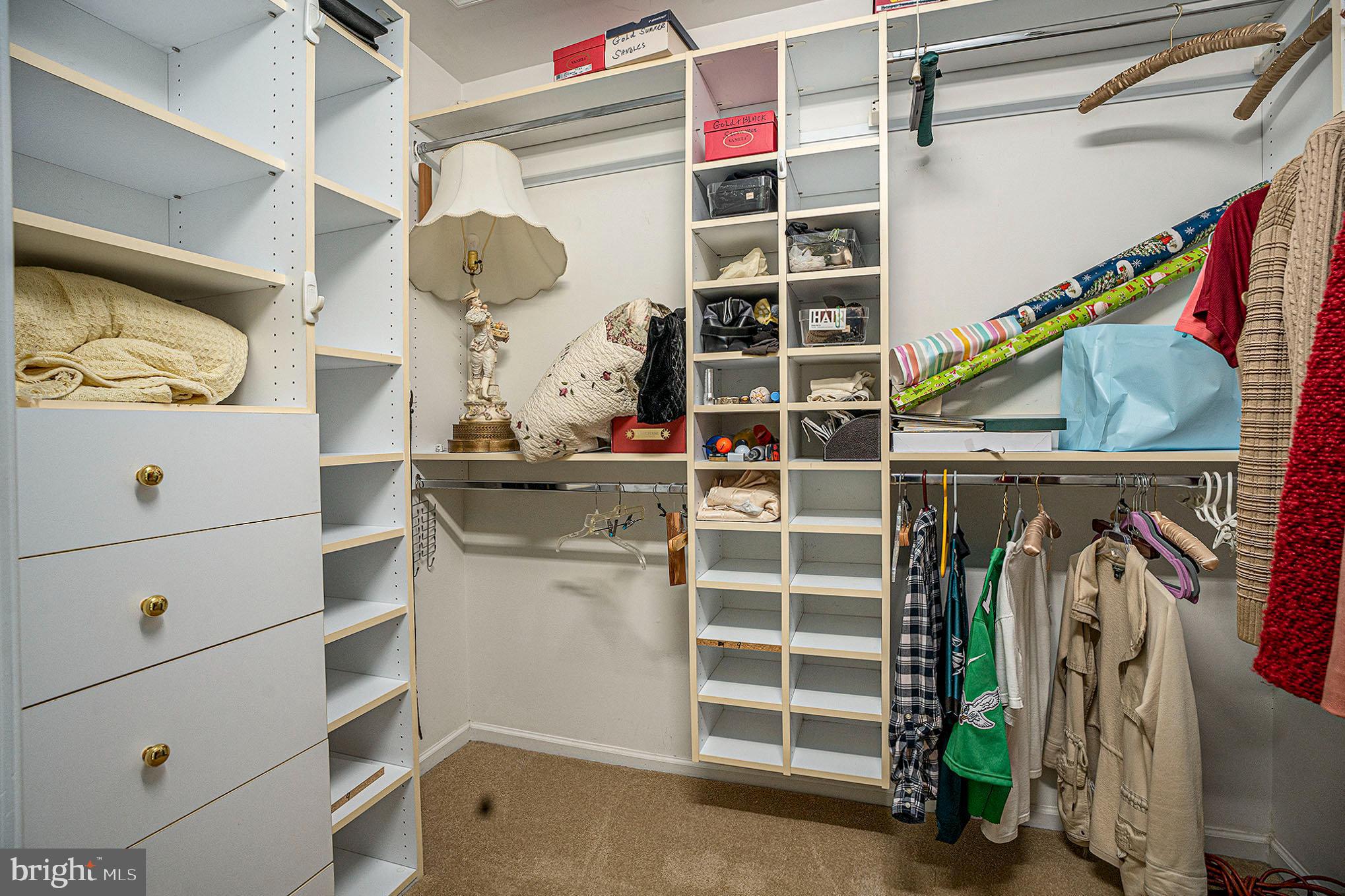 MERION HILL - Residential