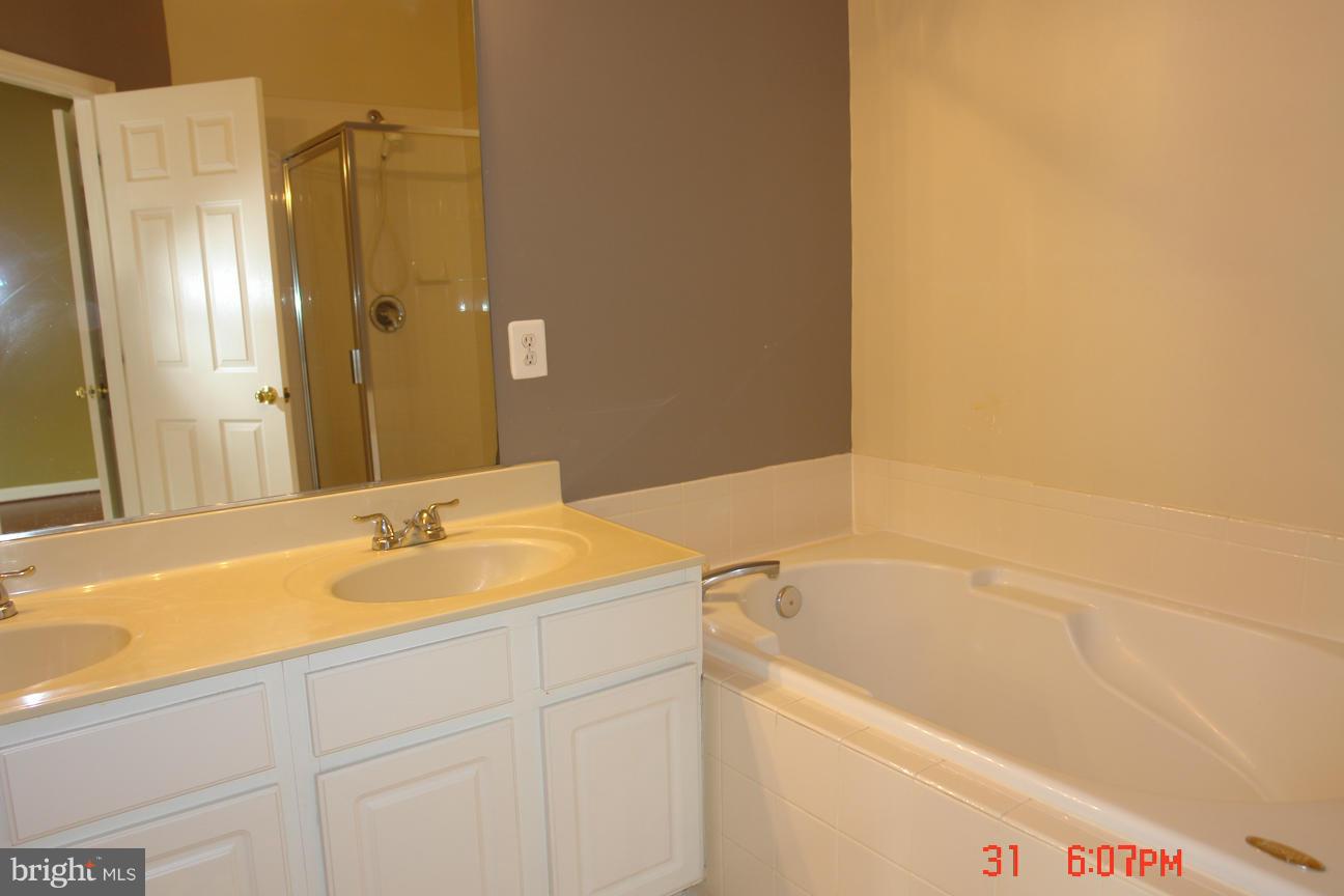 POTOMAC LAKES - Residential Lease