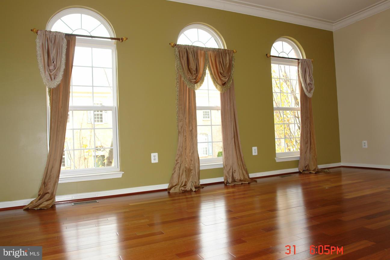 POTOMAC LAKES - Residential Lease