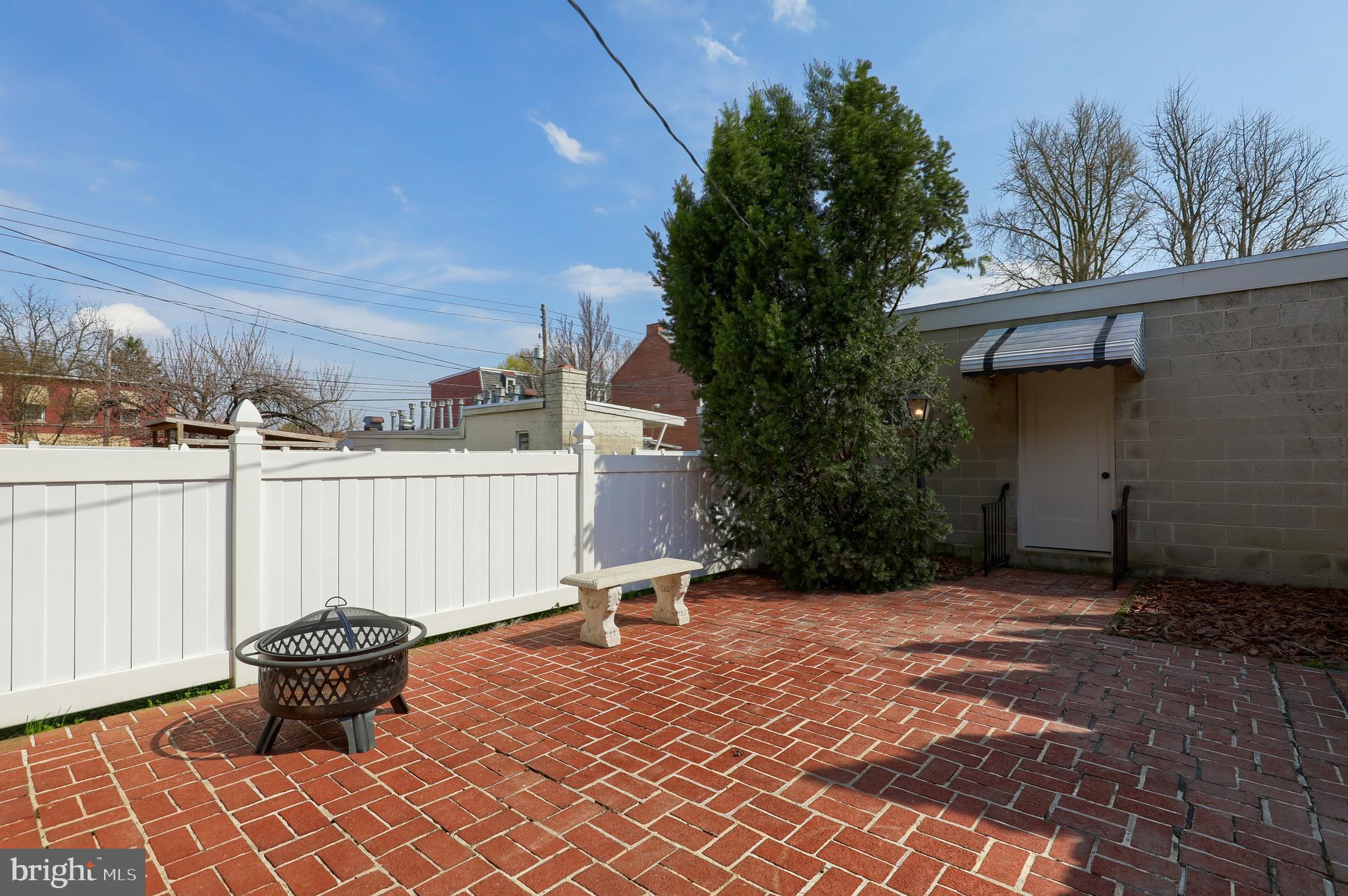 CHESTNUT HILL - Residential