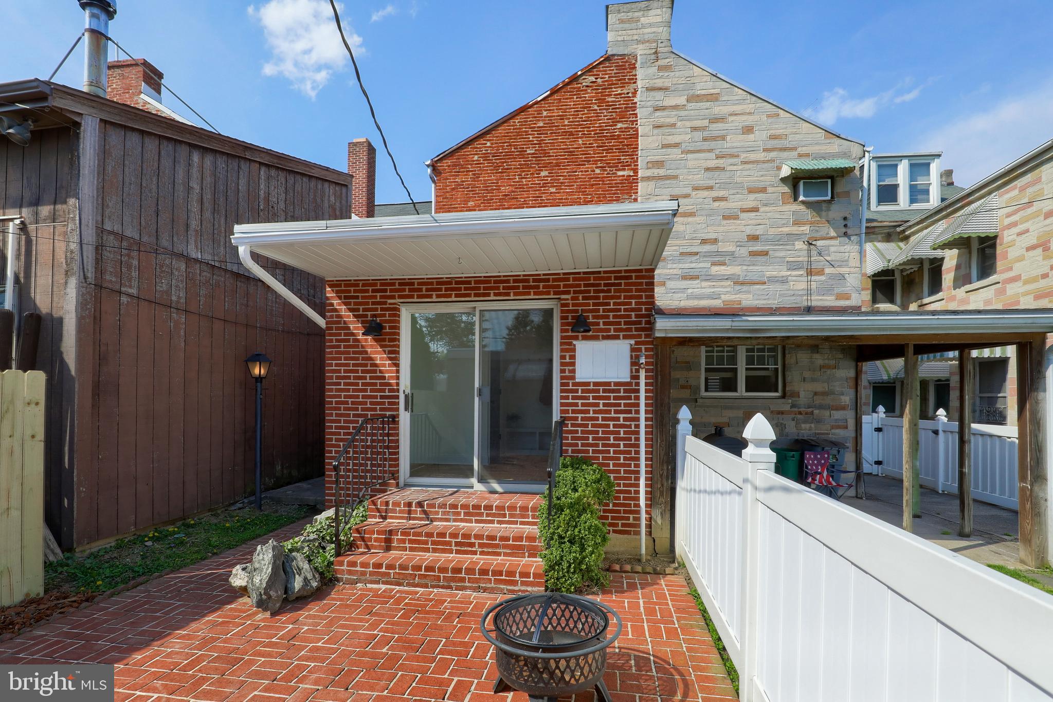 CHESTNUT HILL - Residential