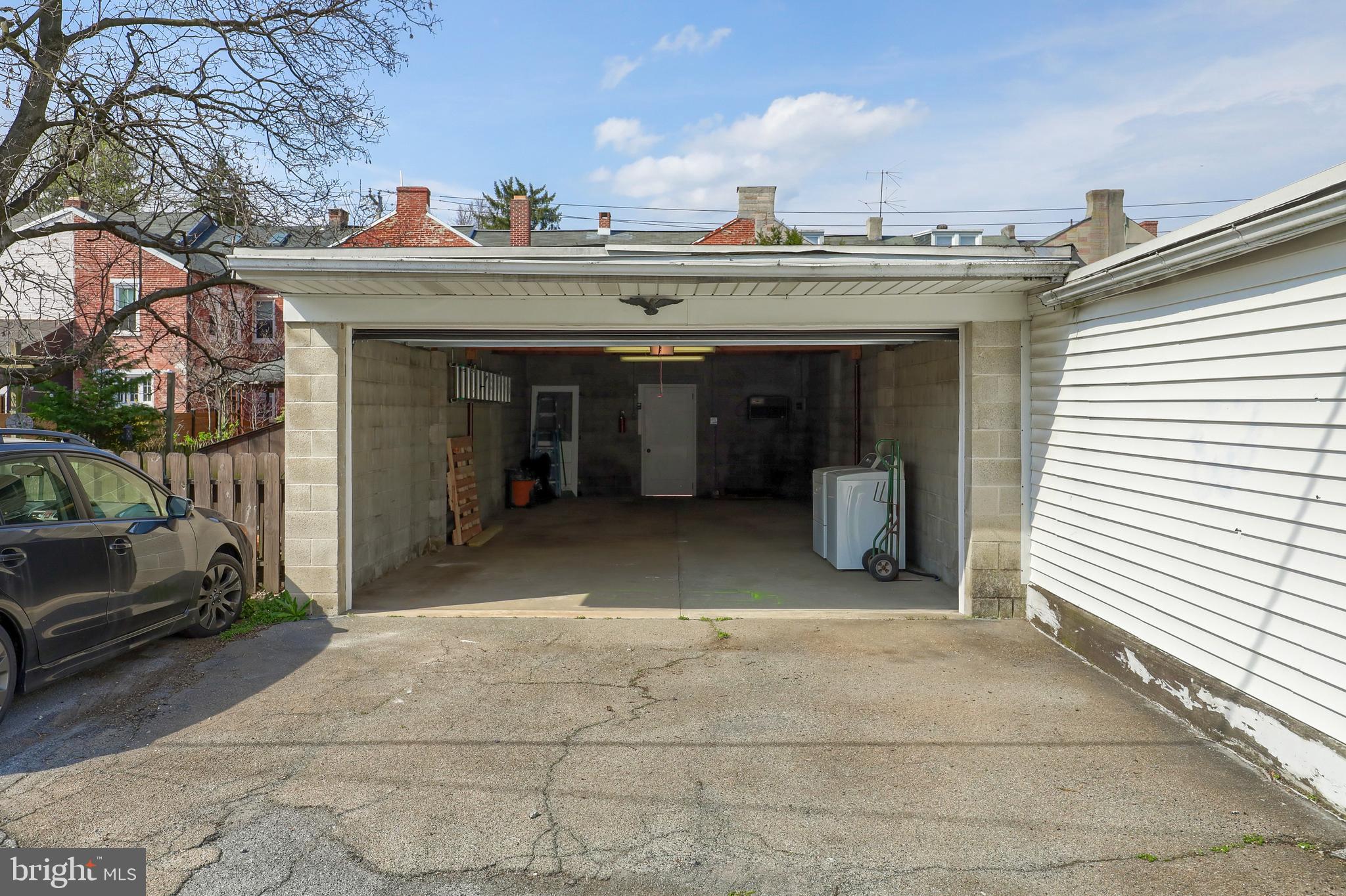 CHESTNUT HILL - Residential