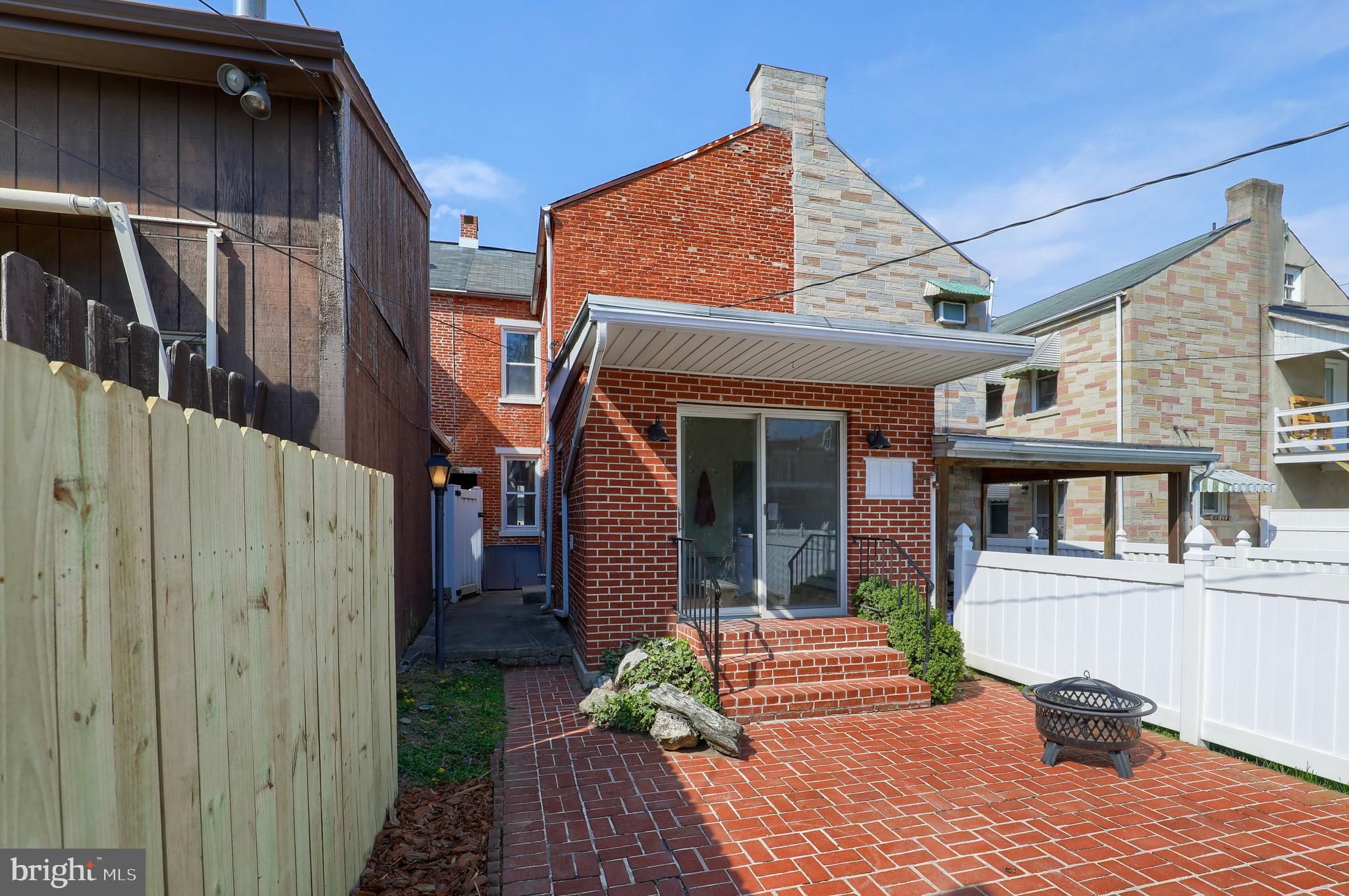 CHESTNUT HILL - Residential