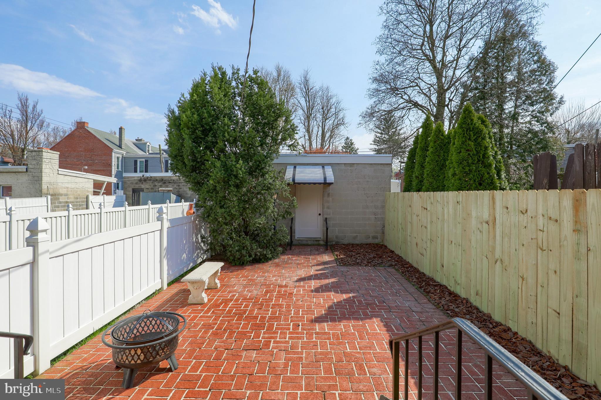 CHESTNUT HILL - Residential