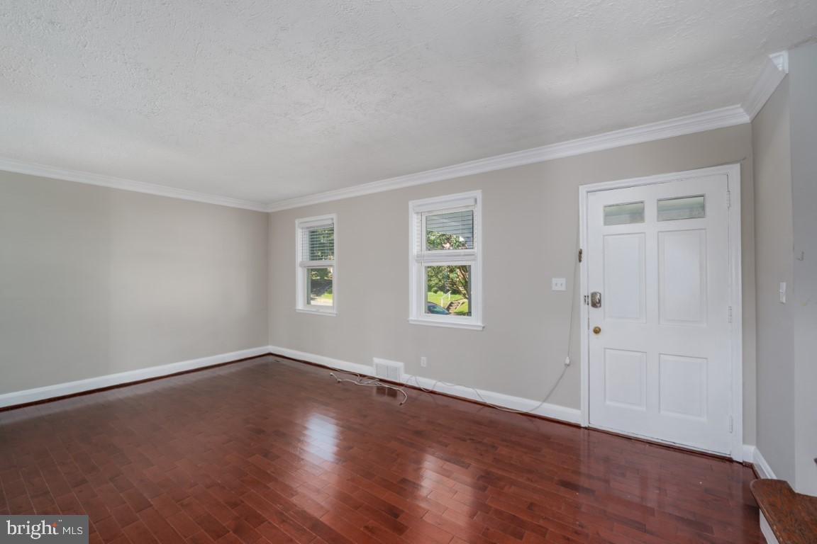 BRIARWOOD - Residential Lease