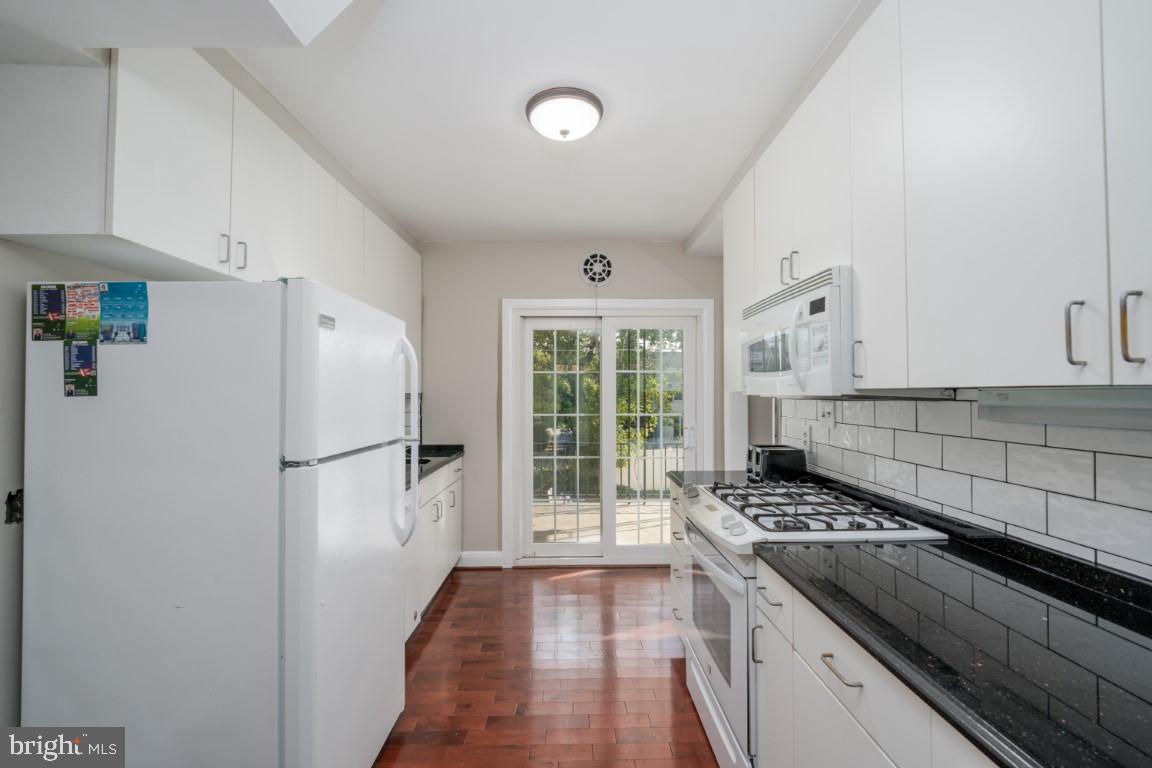 BRIARWOOD - Residential Lease