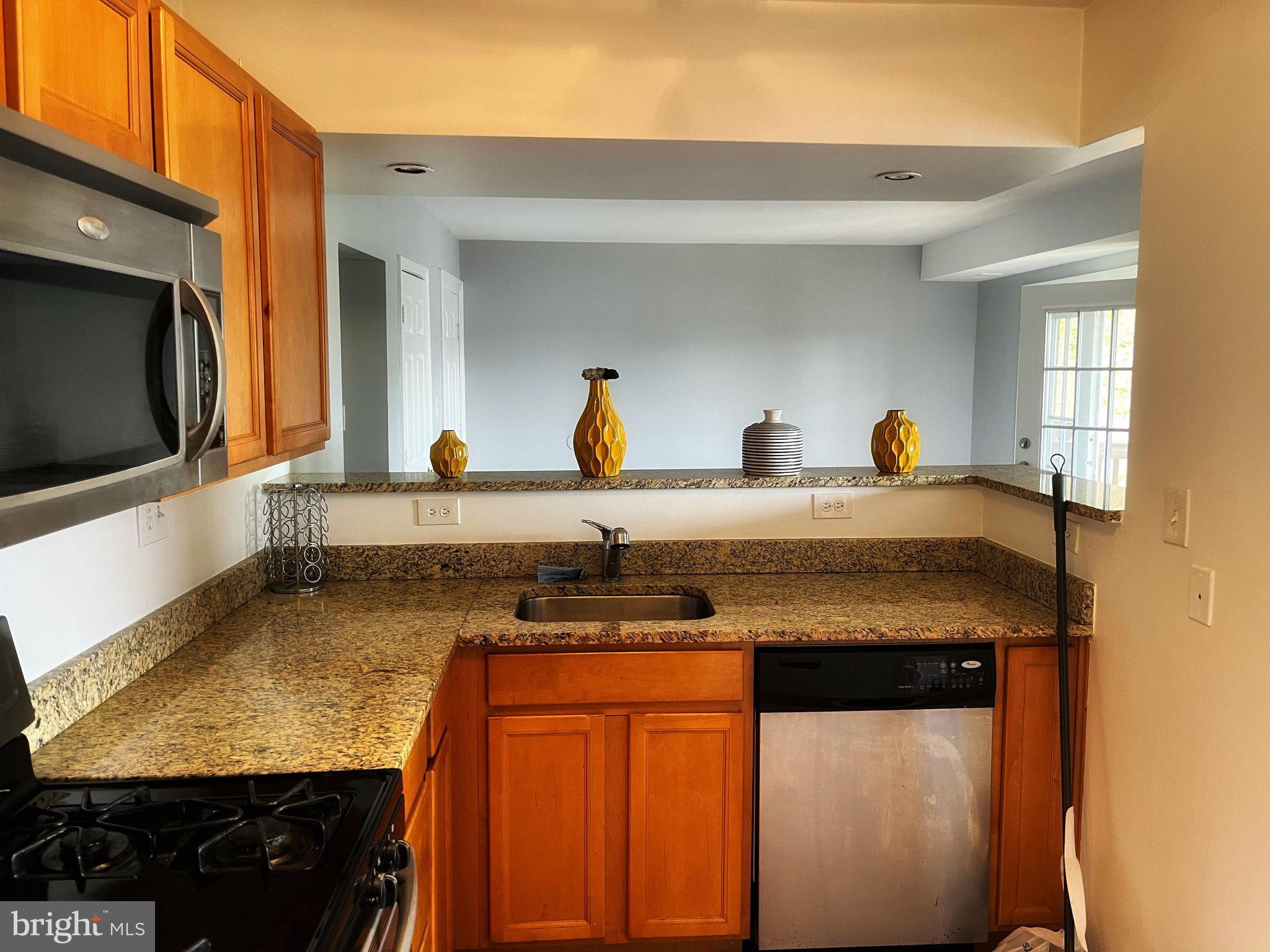 MARKHAM VIEW CONDOMINIUMS - Residential