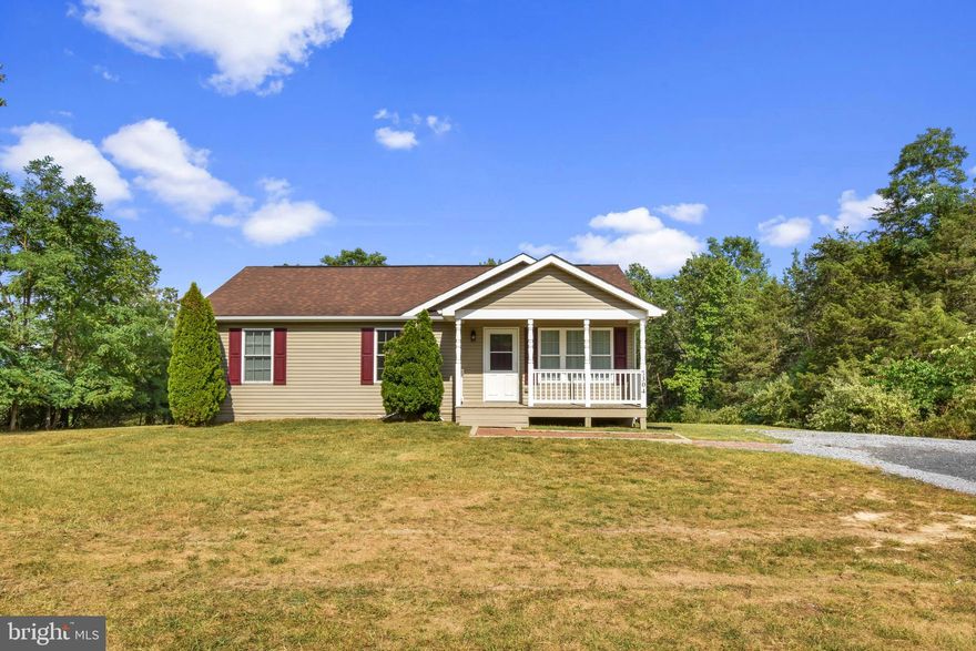 -GORGEOUS RENOVATED SINGLE FAMILY HOME ON 1.5 ACERS- 2 LEVELS, 3 BEDS, 2.5 BATHS. CLOSE TO HIKING TRAILS, RIVER, AND STATE PARK. - PERFECT FOR A FAMILY LOOKING TO GET AWAY FROM THE HUSTLE AND BUSTLE AND LOOKING FOR A QUIET OASIS-