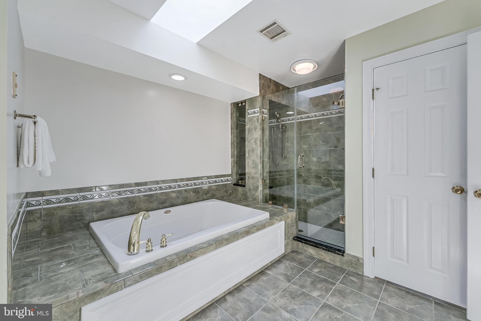 HAMPTON CHASE - Residential