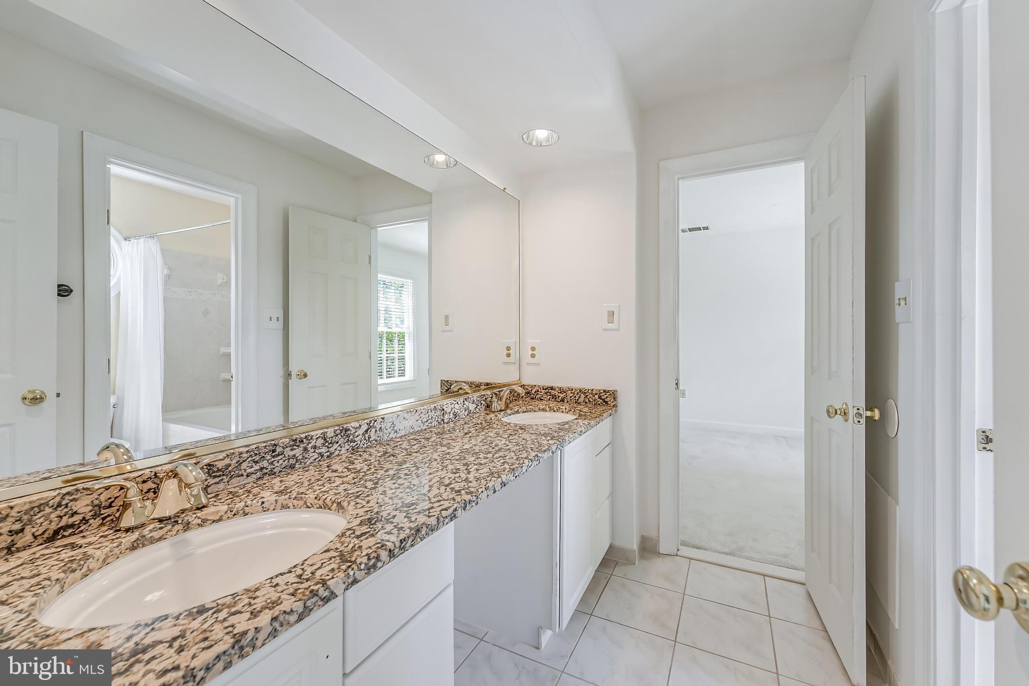 HAMPTON CHASE - Residential
