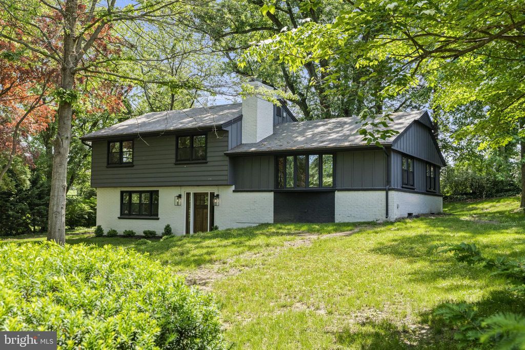 Photo of 2206 Stratford Road, Lancaster, PA 17603 (MLS # PALA2050178)