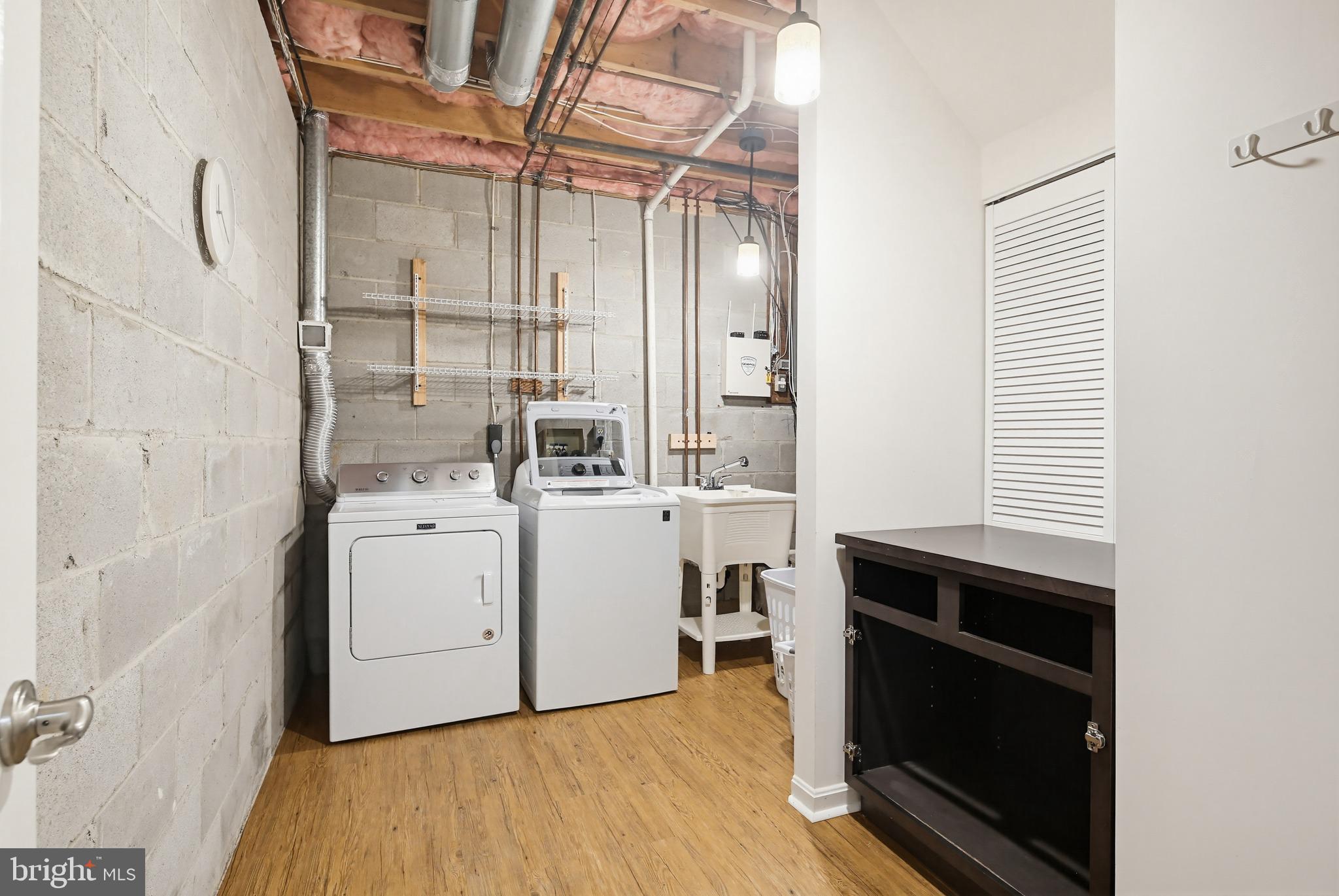 HOBBITS GLEN - Residential