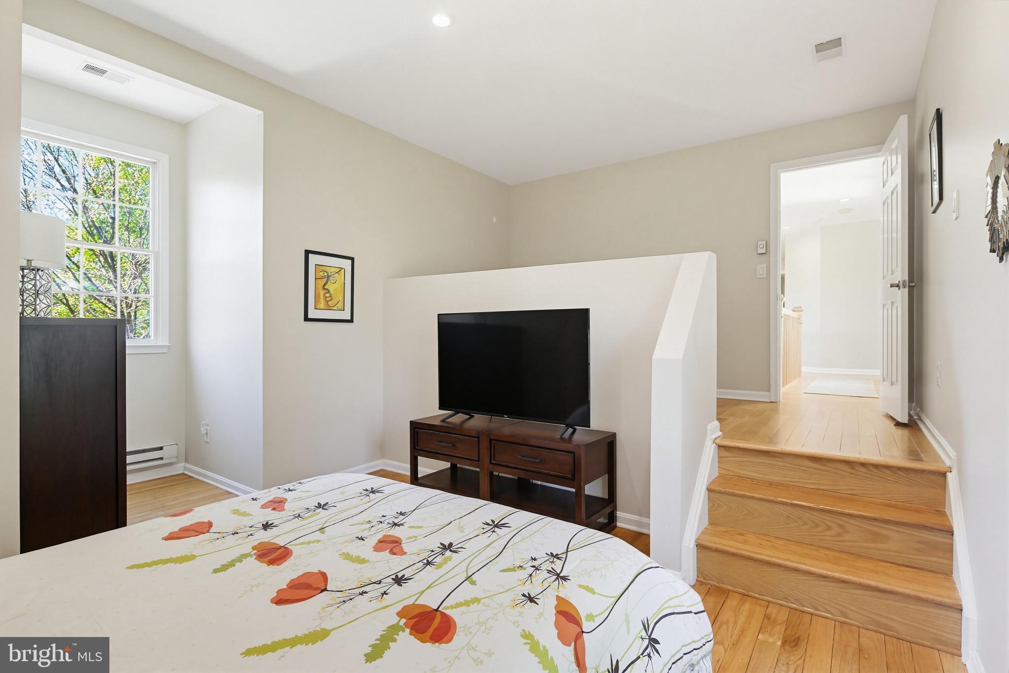 HOBBITS GLEN - Residential