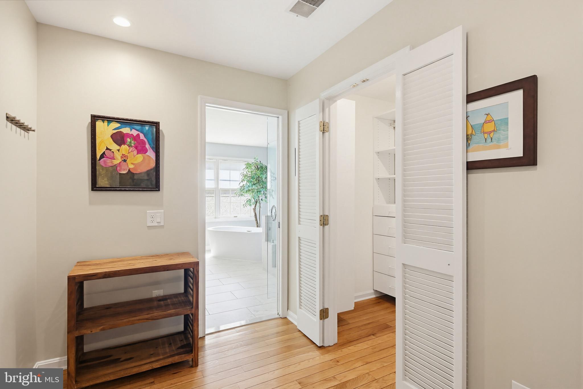 HOBBITS GLEN - Residential