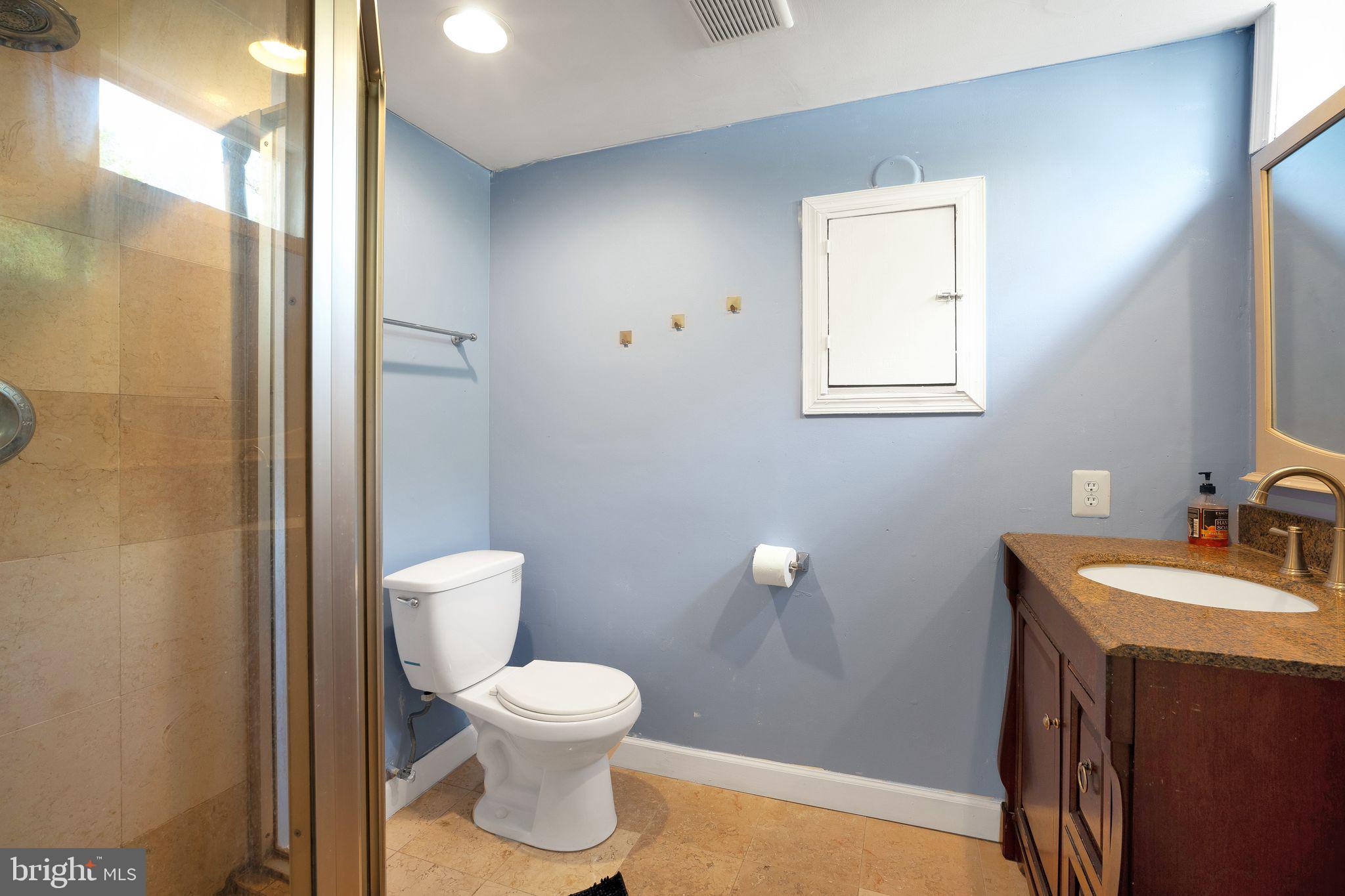 LONDON TOWNE - Residential