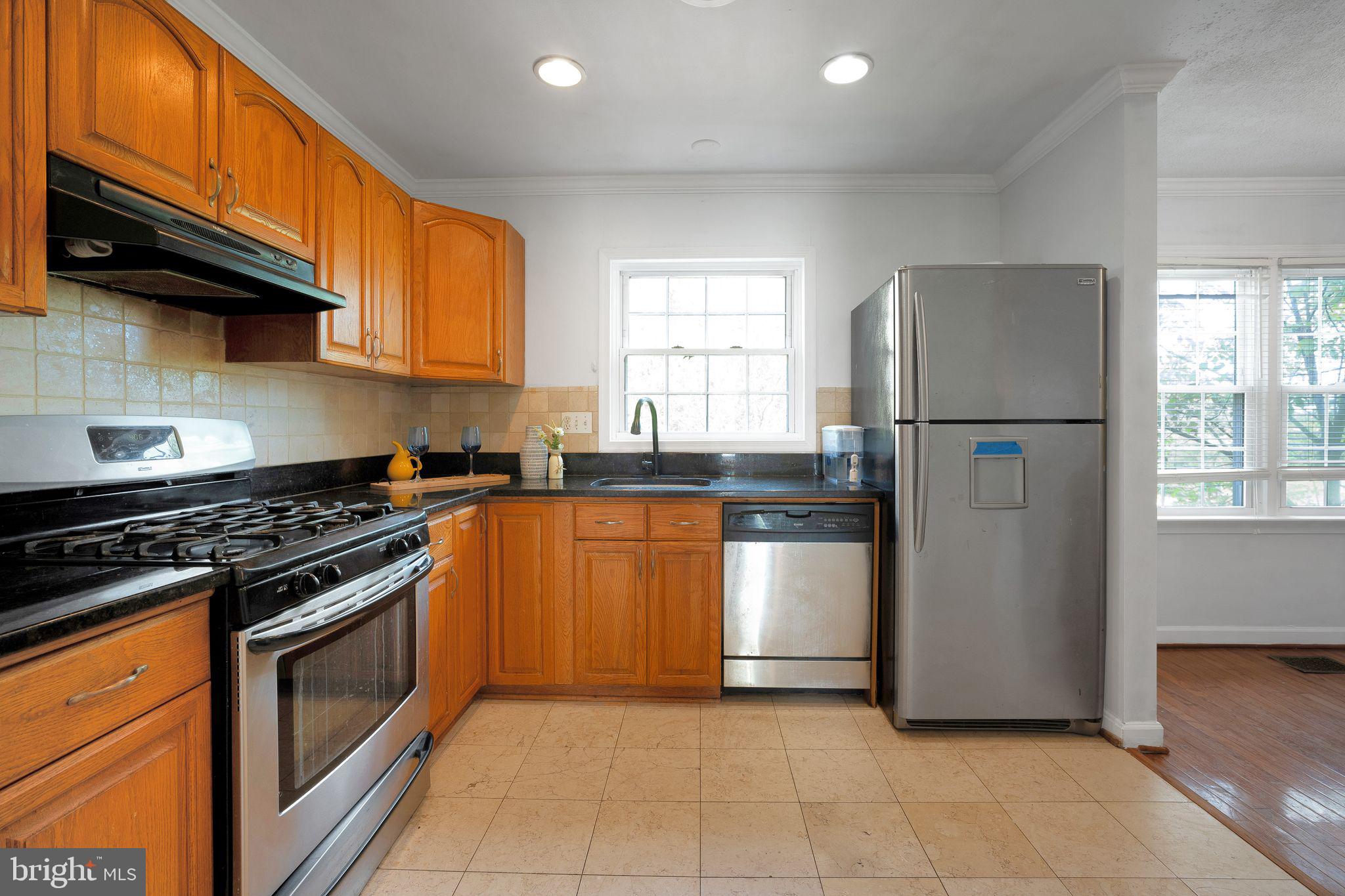 LONDON TOWNE - Residential