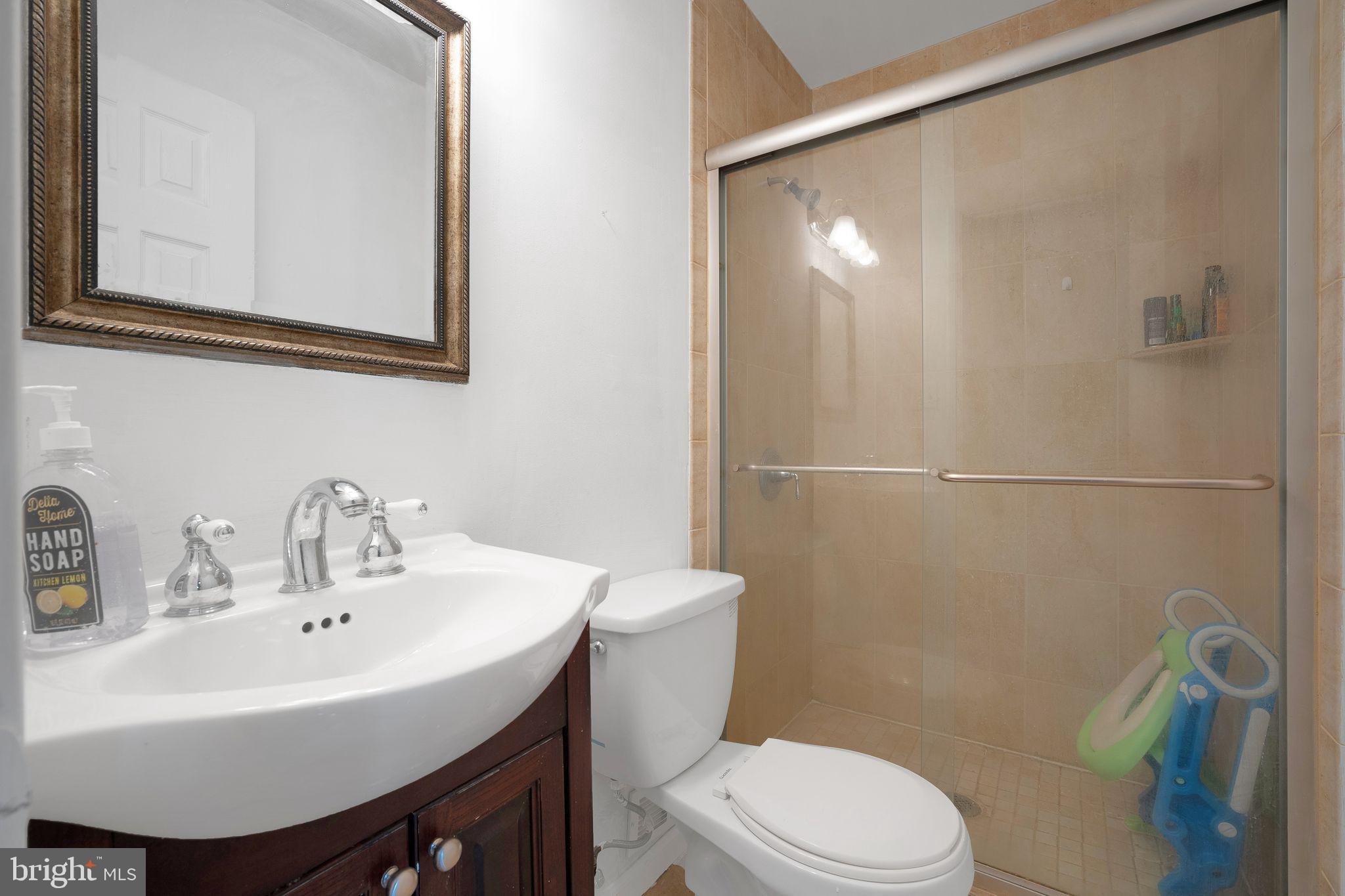 LONDON TOWNE - Residential